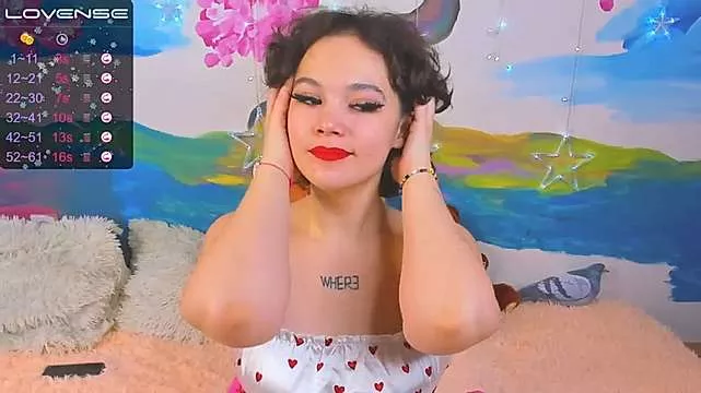 Masturbate to extreme slutty Dildo cams with mahoosive cleavage
